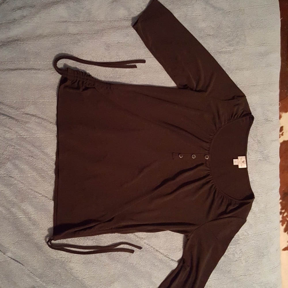 3/4 sleeve shirt with drawstring side